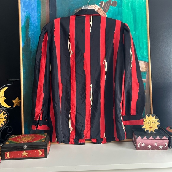 Highland Queen Vintage 80s Vibrant Red and Black Striped Shirt - Picture 10 of 16